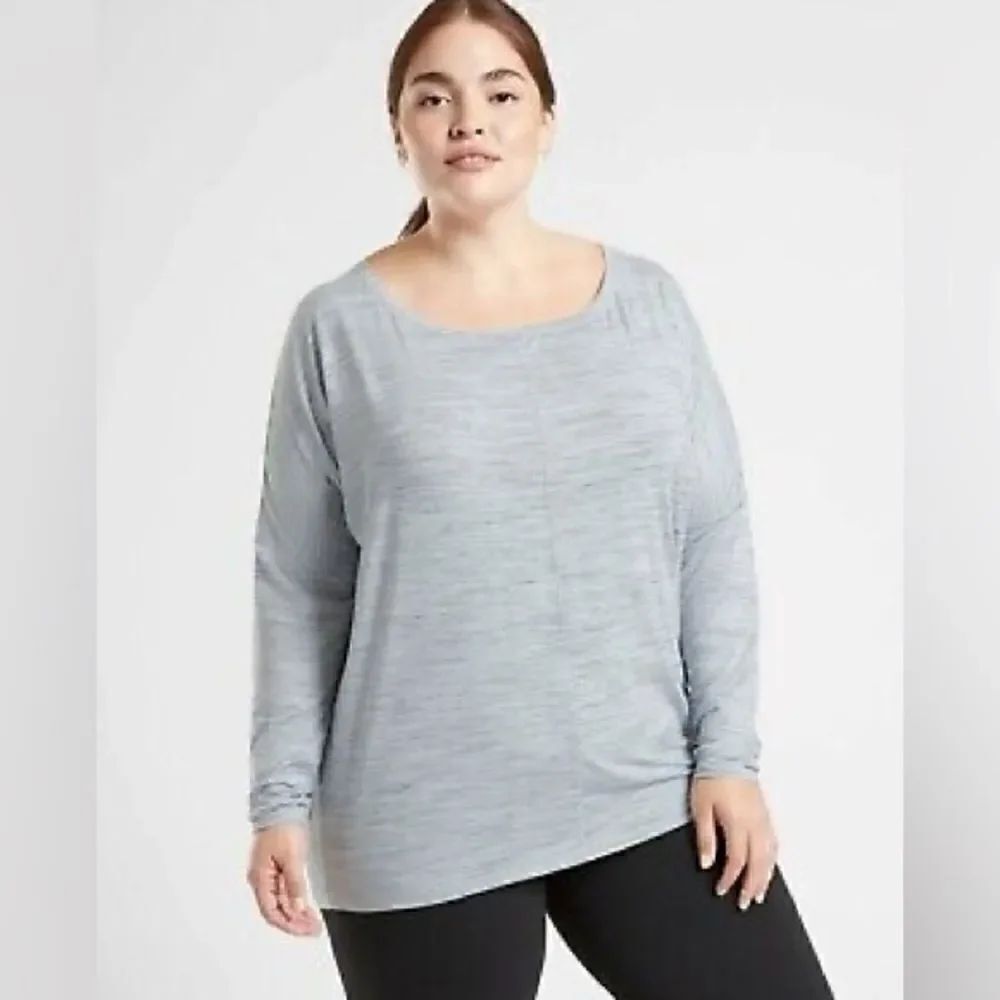 Athleta Essence Flow Printed Top Glacial Blue Spacedye 1X Great Condition
